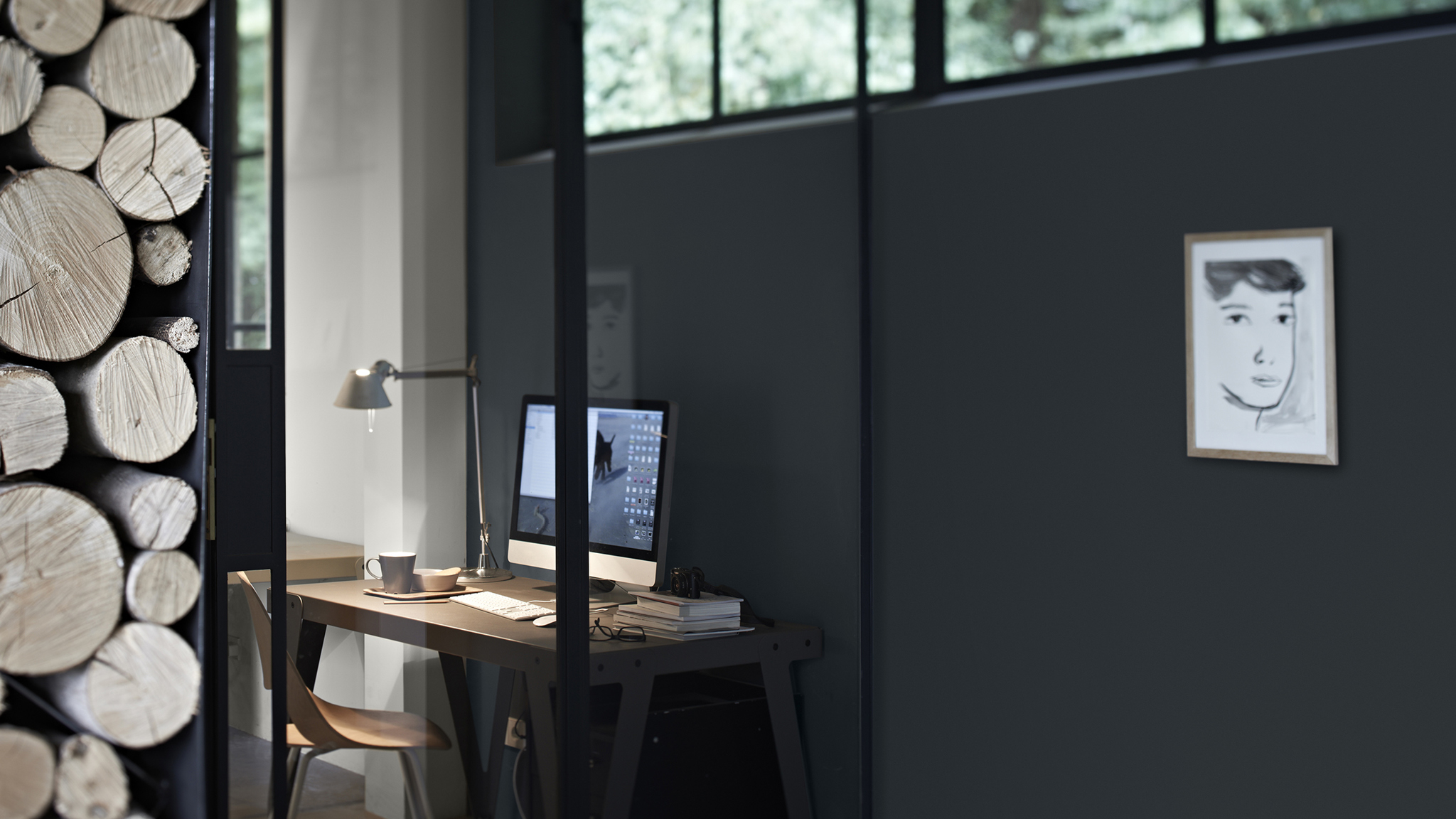 Optez pour le gris pour une sensation sophistiquee Le gris foncé est un moyen rapide pour donner à n'importe quel espace une sensation instantanée de luxe. Le gris n'attire pas l'attention, ce qui en fait une alternative parfaite au blanc ou crème comme fond neutre.