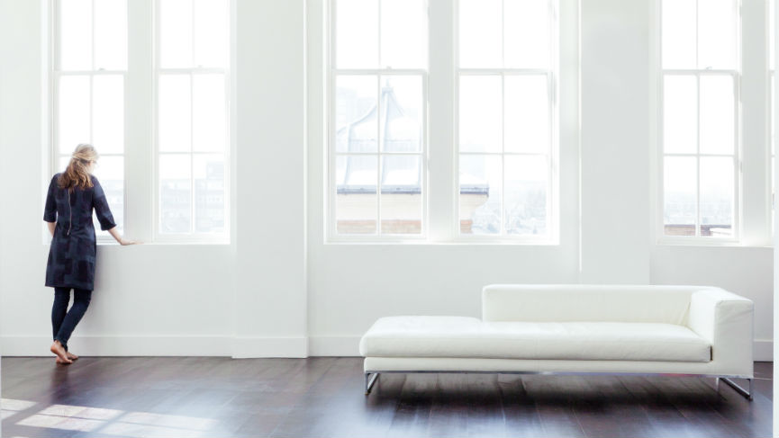 Peignez vos surfaces avec des tons pales Evitez toutes les couleurs sombres sur le plafond - le blanc est toujours un choix sûr, mais vous pourrez également opter pour d'autres tons pâles.