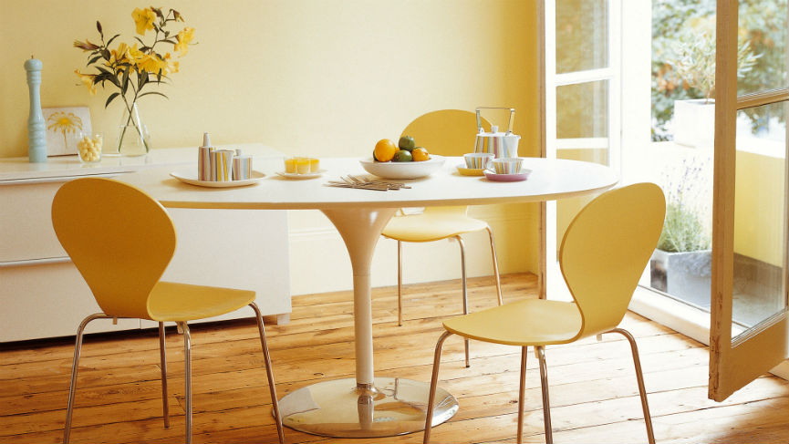 Utilisez les couleurs ensoleillees Une teinte ensoleillée peut éclairer et réchauffer un espace sombre et lugubre: n'ayez pas peur d'utiliser une teinte de terracotta ou du jaune